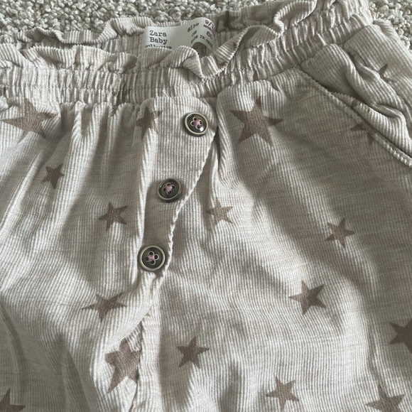 Zara corduroy pants with stars 9-12 months excellent condition - Picture 2 of 5